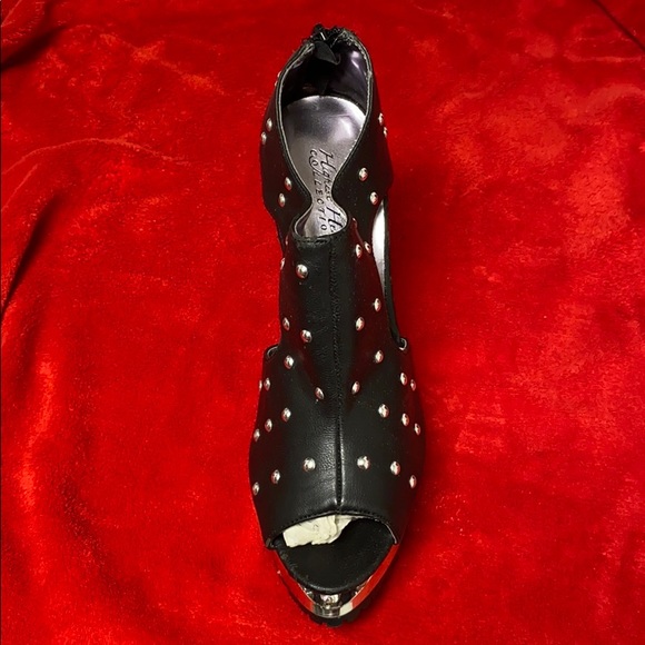 Heels - Picture 4 of 5